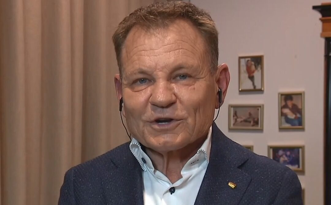 “Opravila sva telefonski razgovor, v katerem me je na moje začudenje vprašala, kje ima gospod Možgan skritega osla”