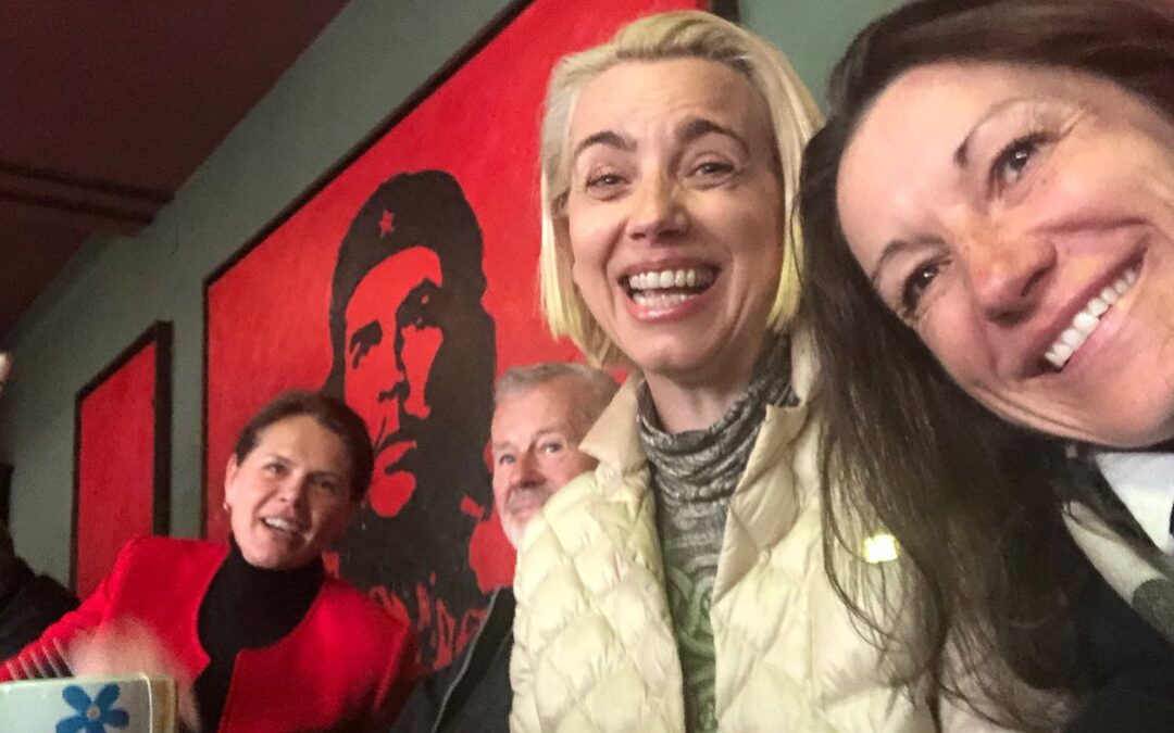 Neverjetna Angelika Mlinar: od peke piškotov prek ministrstva do službe v Varnostnem svetu