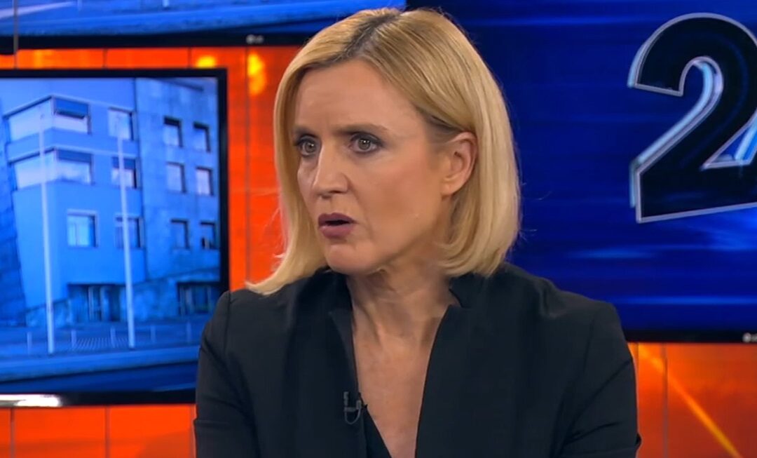 “Moje mnenje je to, da je bila ta komisija ustanovljena zgolj zato, da se očrni in kaznuje gospoda Lindava in gospo Tatjano Bobnar, v to sem globoko prepričana.”