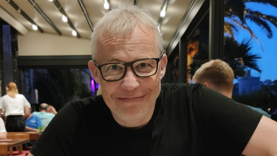 “Na ministrstvu za zdravje očitno mislijo, da je Fran Milčinski napisal Butalce kot priročnik, ker podvojitev dopustne čakalne dobe je kot, če bi policija podvojila dopustno hitrost v naselju s 50 na 100 km/h, da bi se število kršiteljev zmanjšalo.”