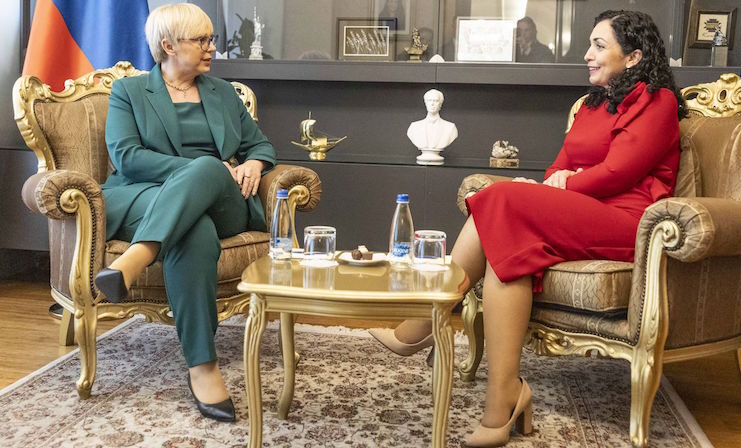 Politično zavožen projekt COBISS.Net: Sprenevedanja, zavajanja in skrivalnice