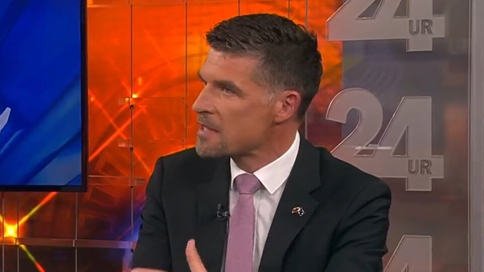 “Kaj mislite, da bi storil Putin, če bi se sedaj Evropska unija iz Ukrajine umaknila? Bi se vsedel za pogajalsko mizo, se pogajal? Ne bi se pogajal.”