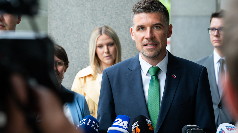 INTERVJU – Dr. Peter Gregorčič: “Kdor obvladuje medije, obvladuje javno mnenje in s tem kolektivni um.”