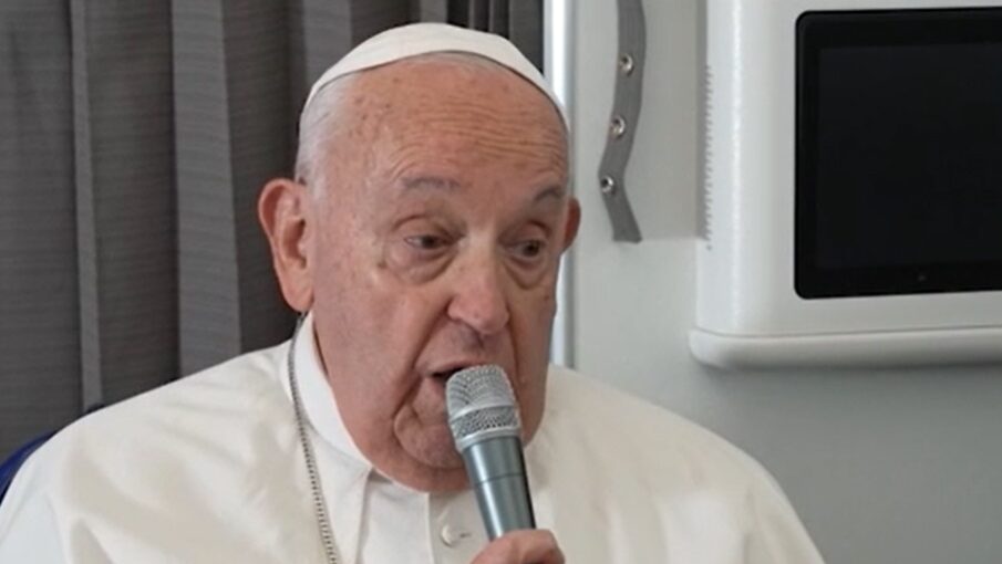 “Kdo je manjše zlo? Gospa Harris, ali gospod Trump? Ne vem. Vsak naj se odloči po svoji vesti.”