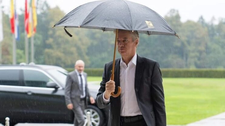 Verjamete? Po dveh letih je Golob doumel vsebino akta o omrežninah. Zdaj gre ogorčen v boj proti elektro draginji!