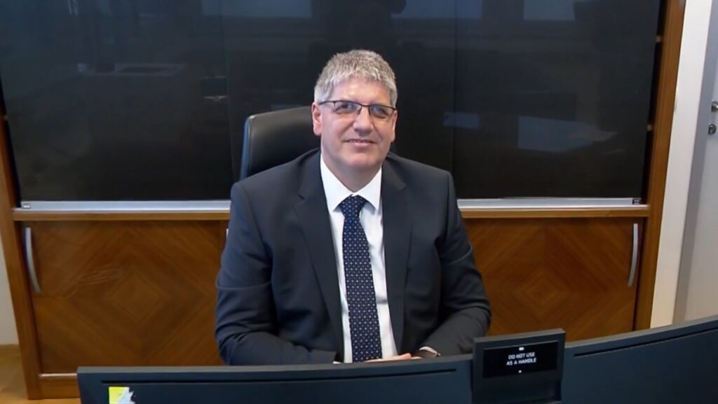 Medijska sanacija vladnih nezakonitosti, nesposobnosti z davki na pse in drugo nepremičnino