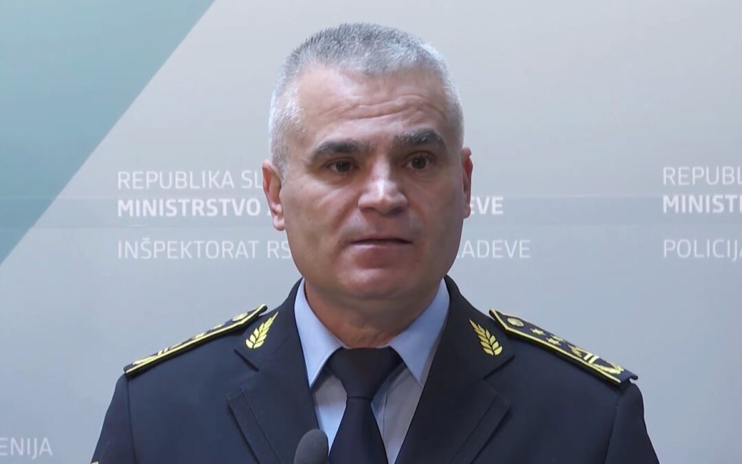 “Danes zjutraj sem ministru za notranje zadeve podal odstopno izjavo s funkcije generalnega direktorja policije. Naj se na tem mestu zahvalim ministru za notranje zadeve Boštjanu Poklukarju, vladi Roberta Goloba za izkazano zaupanje pri vodenju tako velikega organa”