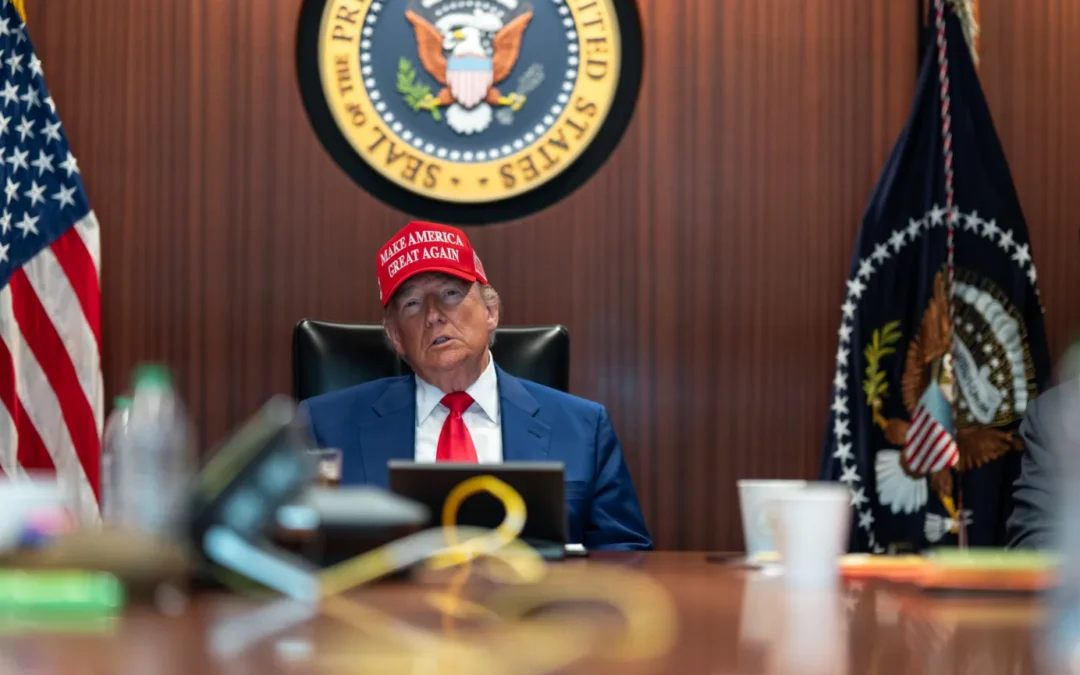 Trumpove verbalne akrobacije, nekredibilnost, spreminjanje različnih rokov, stališč.. Putina spodbujajo k intenziviranju napadov na Ukrajino