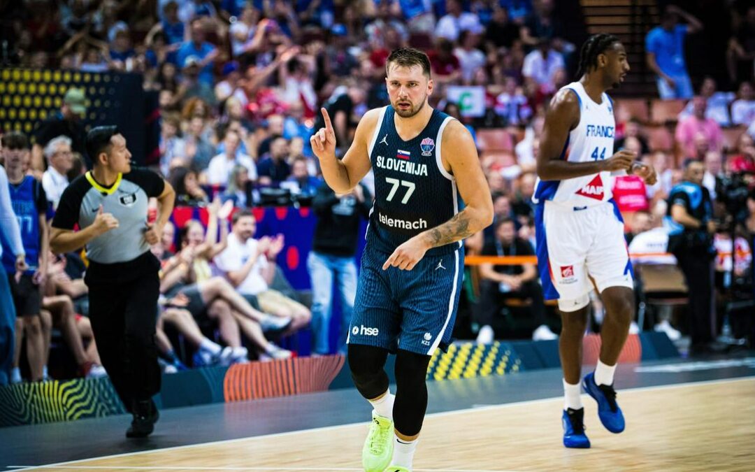 “Tu smo, da zastopamo Slovenijo in še naprej se bomo borili z maksimalnimi močmi. Lahko bi bili na plaži in uživali, a smo tu. Raje bom rekel, da hvala tistim, ki nas podpirajo.”