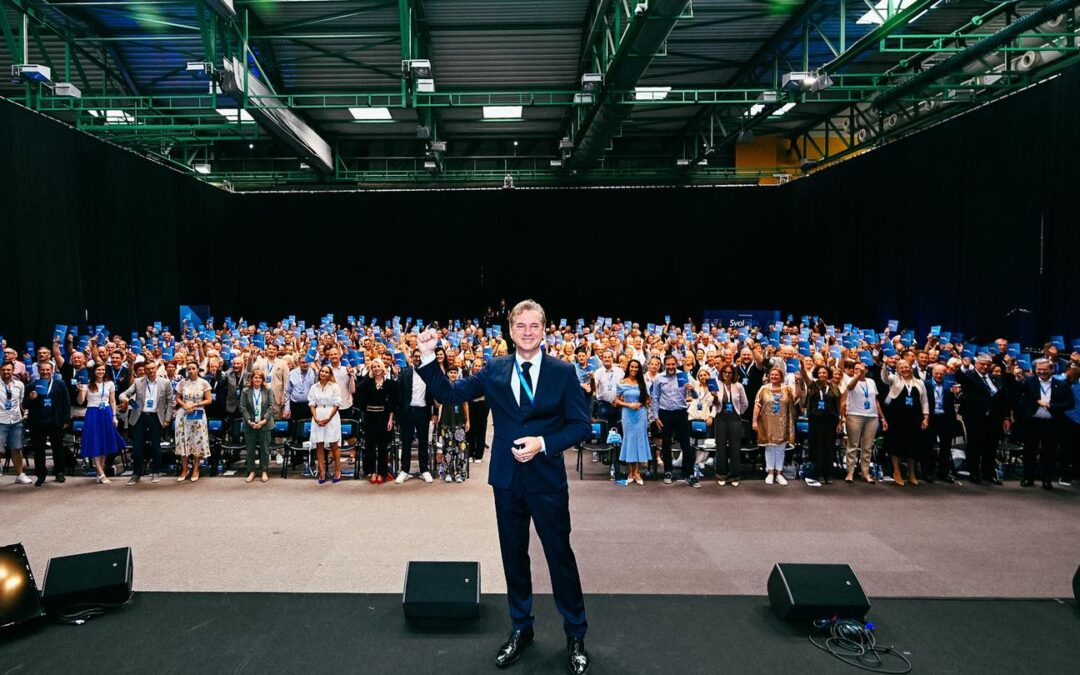 Cel svet čaka na nas