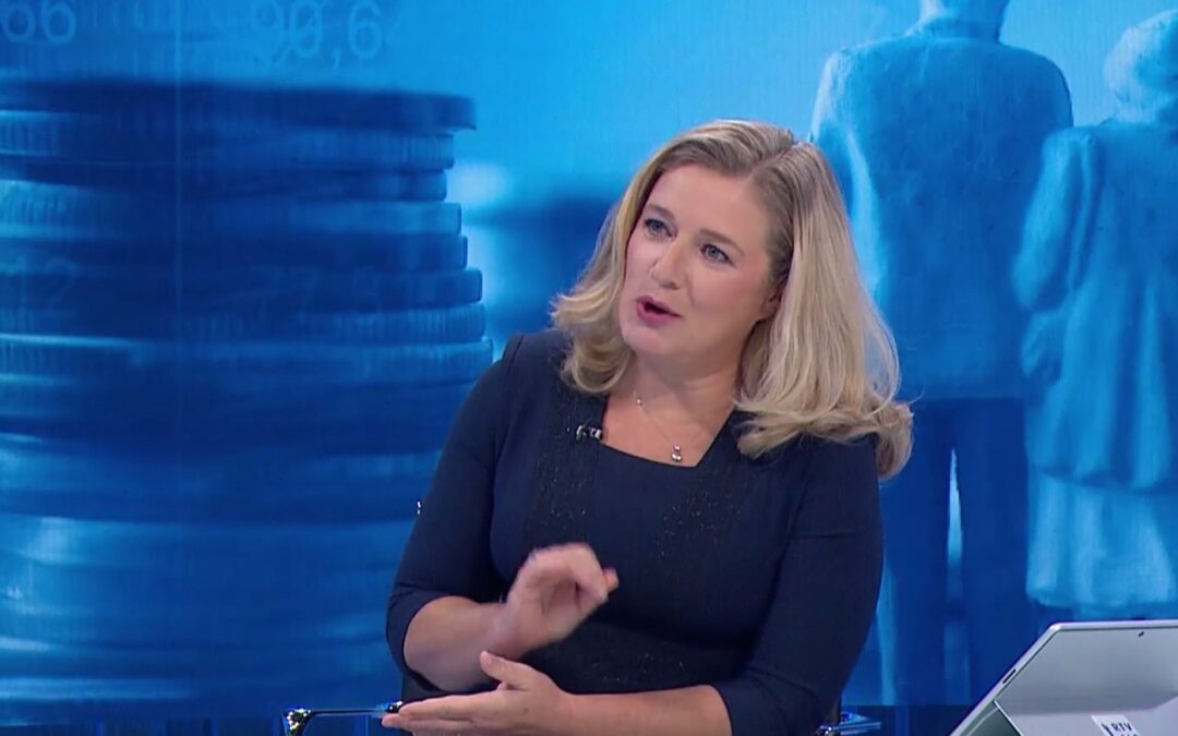 “Pravite, da svoje kolege na vladi opozarjate naj zategujejo pas, naj razmišljajo o ohlajanju gospodarstva, potem pa je na mizi obvezna božičnica?”