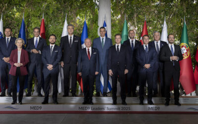 Prav nič posebna diplomatska čajanka v Zalivu vrtnic