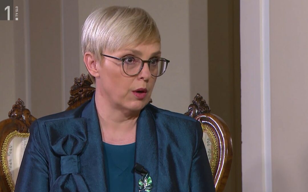 “Zaupam slovenski policiji, pa ne samo zato, ker bi morala, ampak ker jo spremljam že dolgo vrsto let. Tudi kot novinarka sem se ukvarjala z zadevami, ki so se dotikale policijskega dela. Vprašanje pa je, ali zaupam tistim, ki vodijo policijo. No, to je pa drugo vprašanje.”