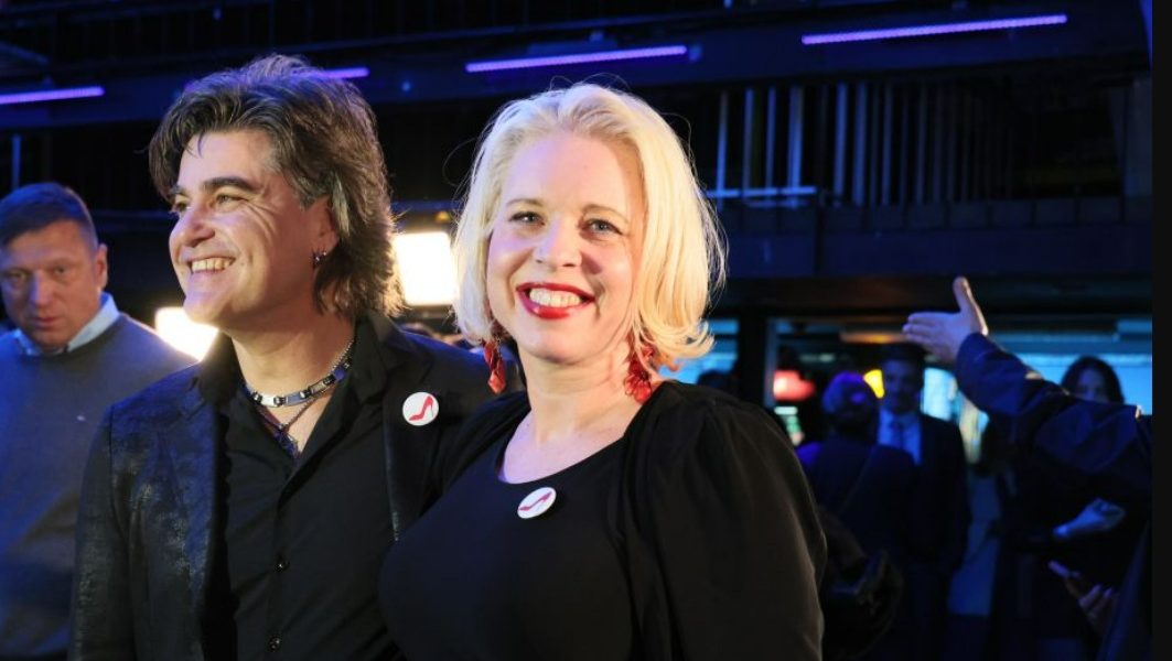 “Vsem izvoljenim poslankam in poslancem želim vse dobro. Naj gre Slovenija naprej. Jaz bom ostala sama svoja. In bom ustvarjala naprej izven politike.”