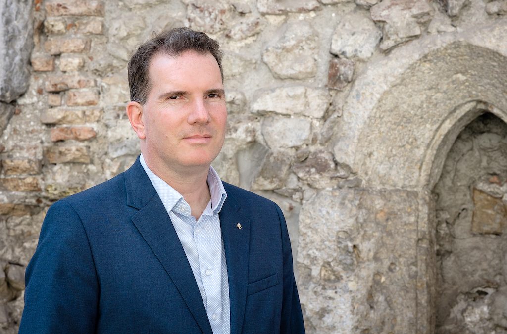 “Danes je edini dan v letu, ko ljudje kritično presojajo verodostojnost informacij v medijih in na internetu.”