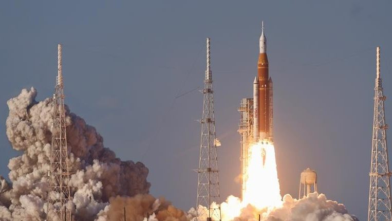 Pogled z Marsa na dileme sončne strani Alp