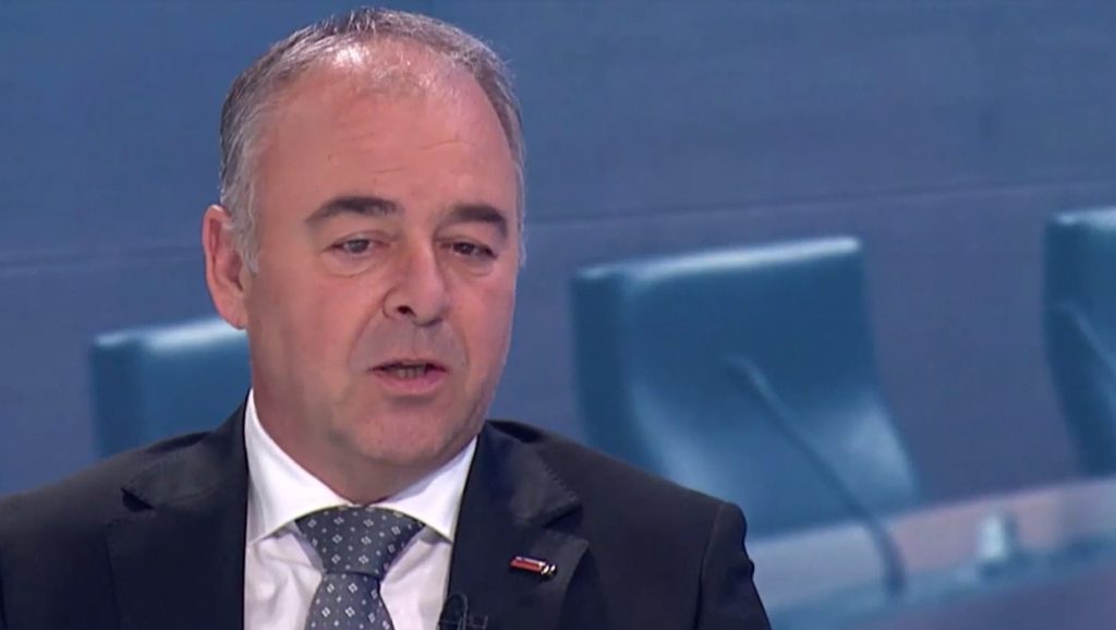 “Nekateri očitno želijo, da se zadeva (vlada) zelo hitro sestavi in nekdo prevzame odgovornost za prazne kašče.”