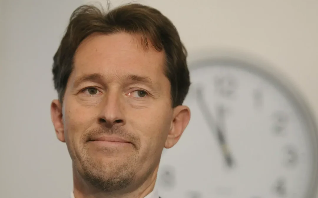 “Vsa glasovanja v parlamentu bi morala biti javna. Prvič, volivci moramo vedeti, kako je poslanec glasoval. Drugič, tajno glasovanje v parlamentu je močvirje, v katerem uspevajo strupene rastline.”