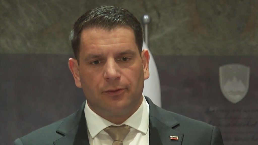 “Če bo ustavno sodišče ugotovilo, da je referendum dopusten, bom sam pomagal zbirati podpise za referendum, samo da bodo razumeli, da se tega zares ne bojim. In napovedujem rezultat 70:30 v korist uveljavitvi zakona”