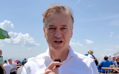 “Takoj ob prihodu nove vlade je bila z vladne zgradbe sneta palestinska zastava. Slovenija je postavljena na sramotno stran zgodovine”